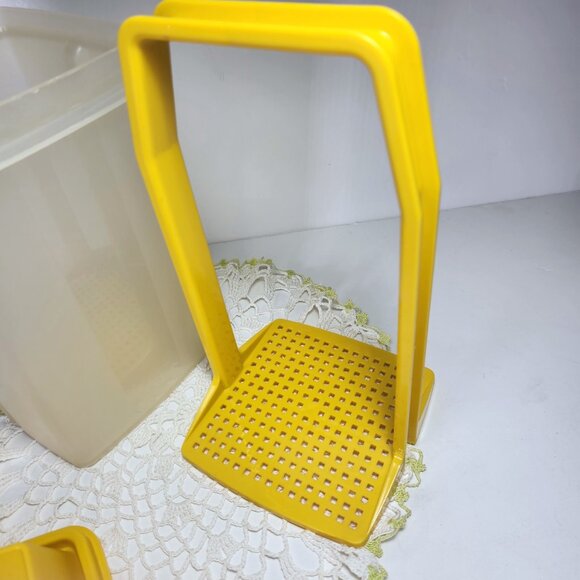 Vintage Tupperware 3-Pc Pick-A-Deli Pickle Keeper Frosted W Yellow Lid & Insert - Picture 6 of 7